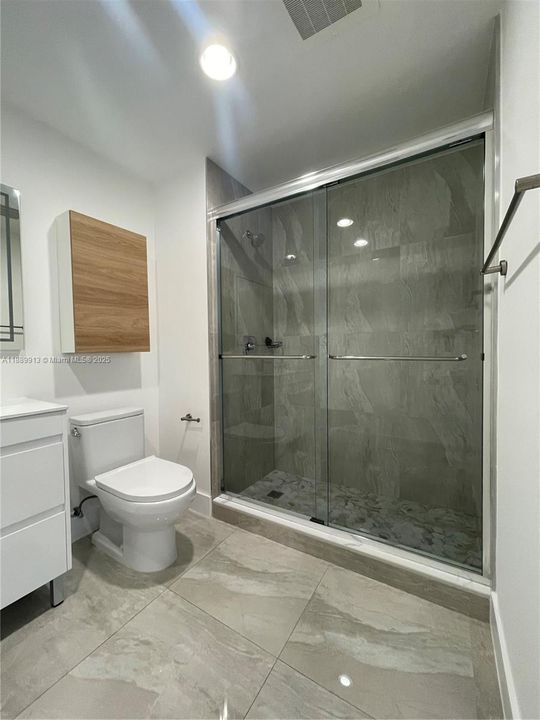 For Sale: $500,000 (1 beds, 1 baths, 753 Square Feet)