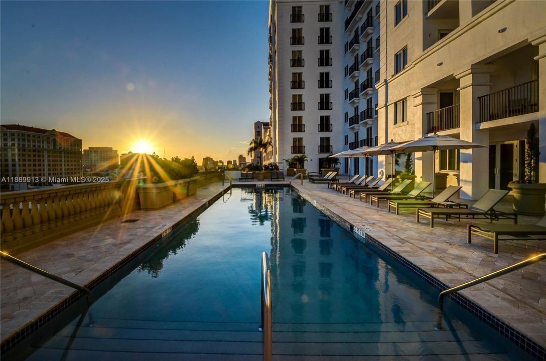 For Sale: $500,000 (1 beds, 1 baths, 753 Square Feet)