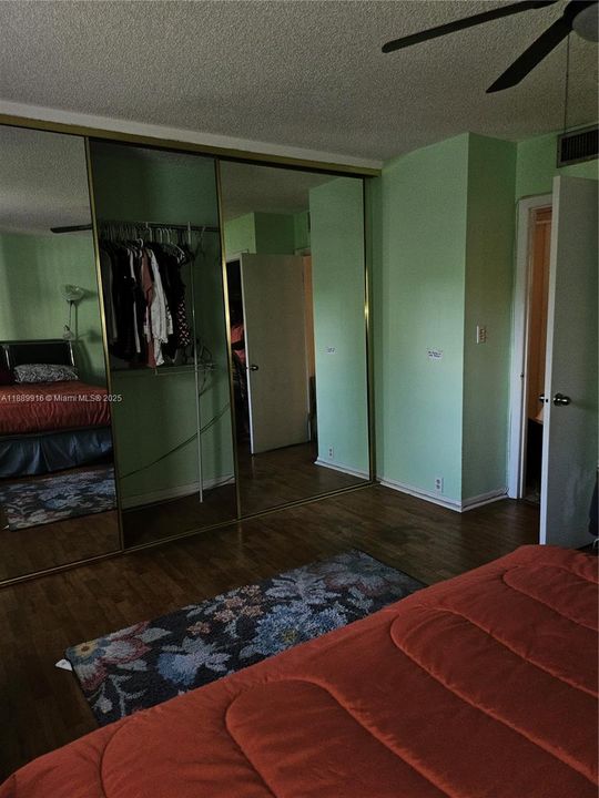 待售: $165,000 (2 贝兹, 2 浴室, 944 平方英尺)