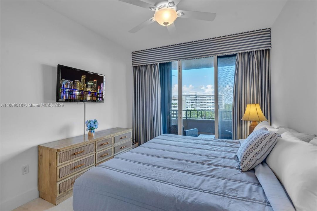 For Sale: $1,450,000 (2 beds, 2 baths, 1532 Square Feet)