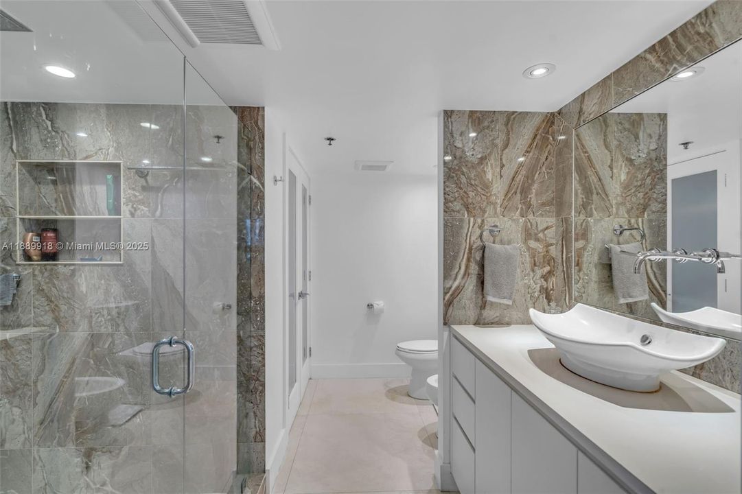 For Sale: $1,450,000 (2 beds, 2 baths, 1532 Square Feet)