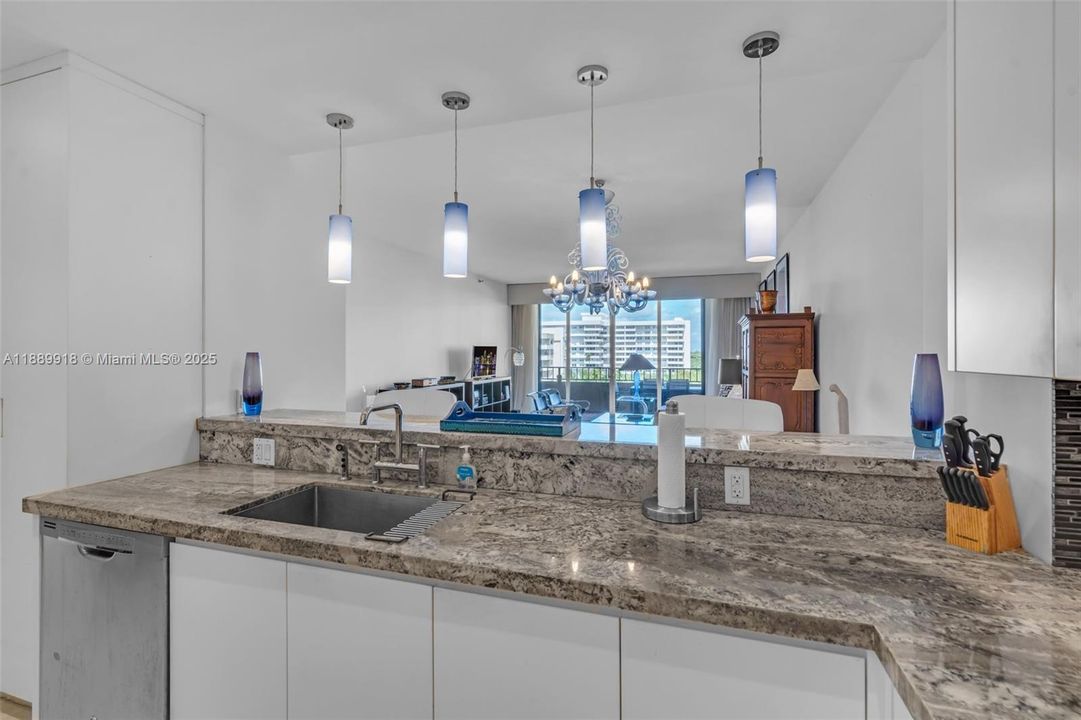 For Sale: $1,450,000 (2 beds, 2 baths, 1532 Square Feet)