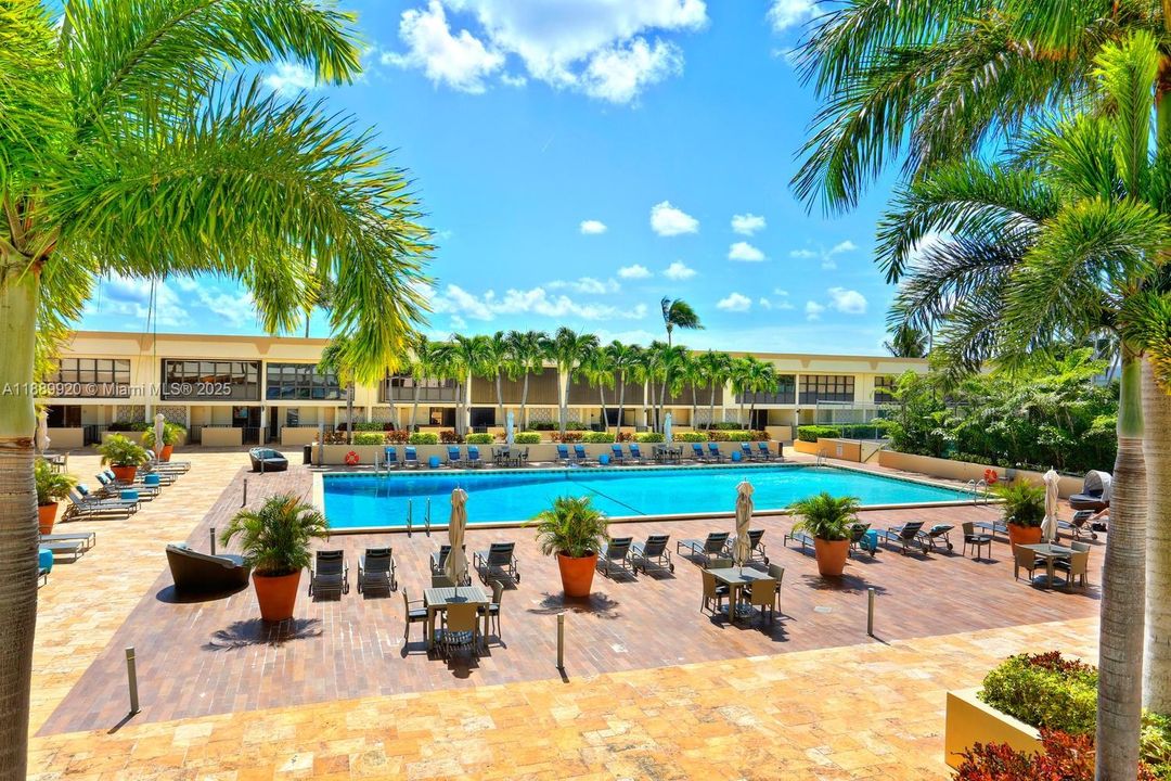 Под контрактом: $4,500 (2 спален, 2 ванн, 1362 Квадратных фут)