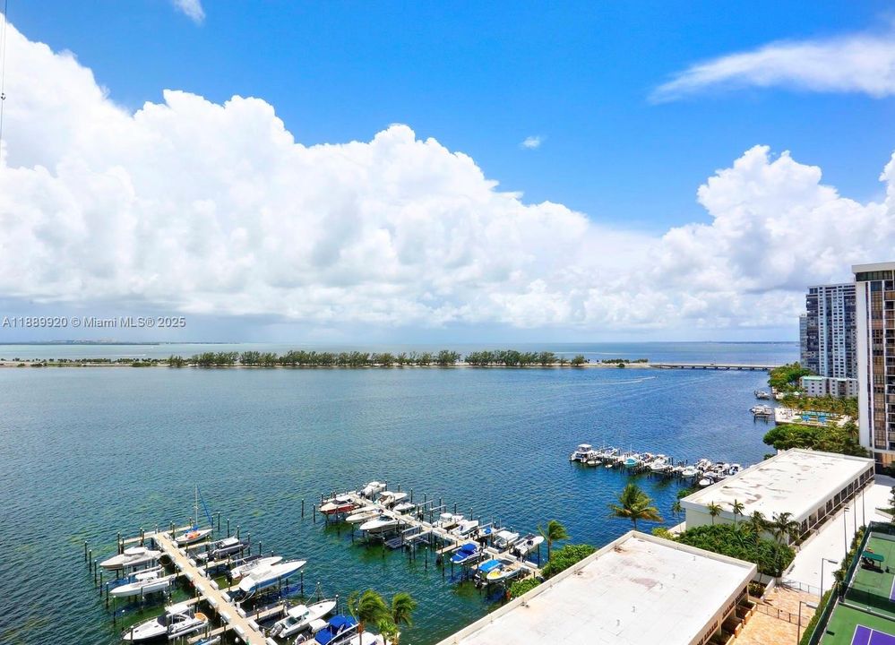 Под контрактом: $4,500 (2 спален, 2 ванн, 1362 Квадратных фут)