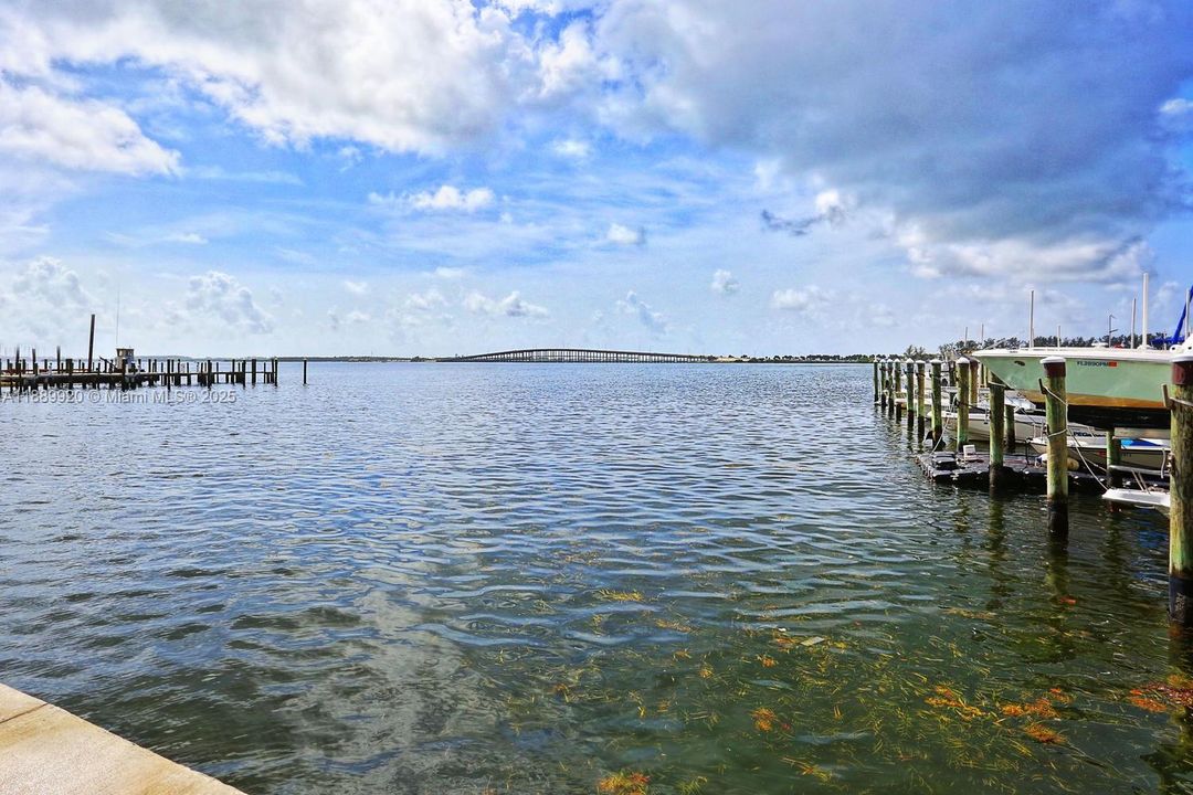 Под контрактом: $4,500 (2 спален, 2 ванн, 1362 Квадратных фут)