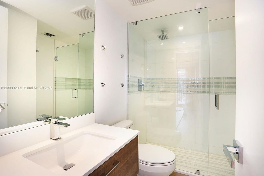 Под контрактом: $4,500 (2 спален, 2 ванн, 1362 Квадратных фут)