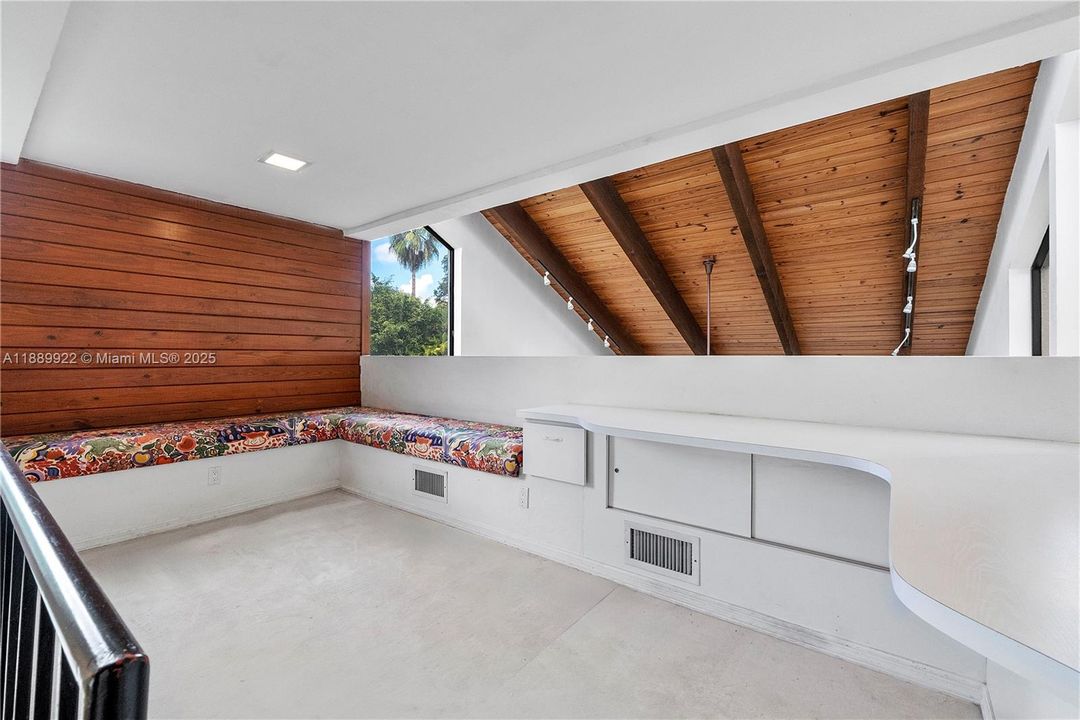 For Sale: $1,650,000 (4 beds, 3 baths, 3248 Square Feet)