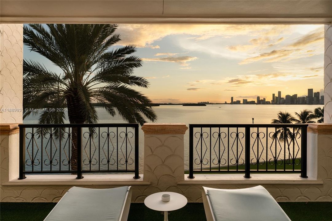 待售: $11,980,000 (4 贝兹, 4 浴室, 4109 平方英尺)