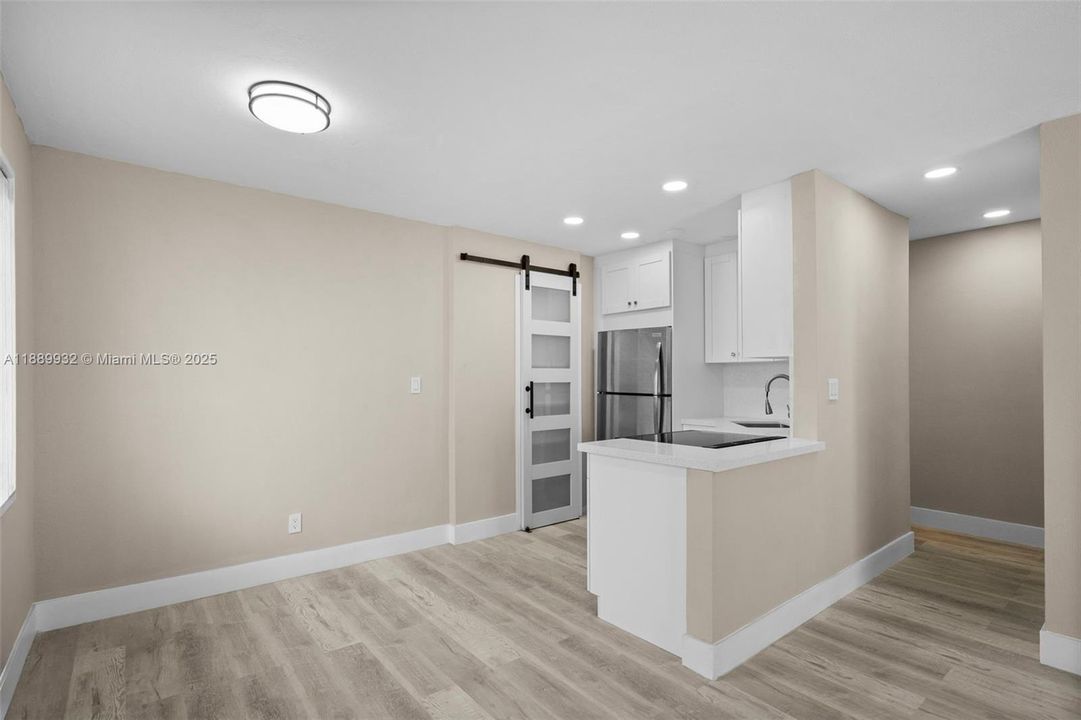 На продажу: $209,900 (1 спален, 1 ванн, 560 Квадратных фут)