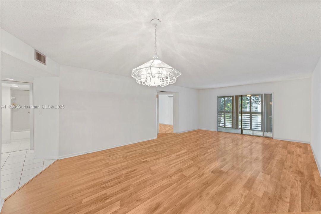 For Rent: $1,950 (2 beds, 2 baths, 1225 Square Feet)