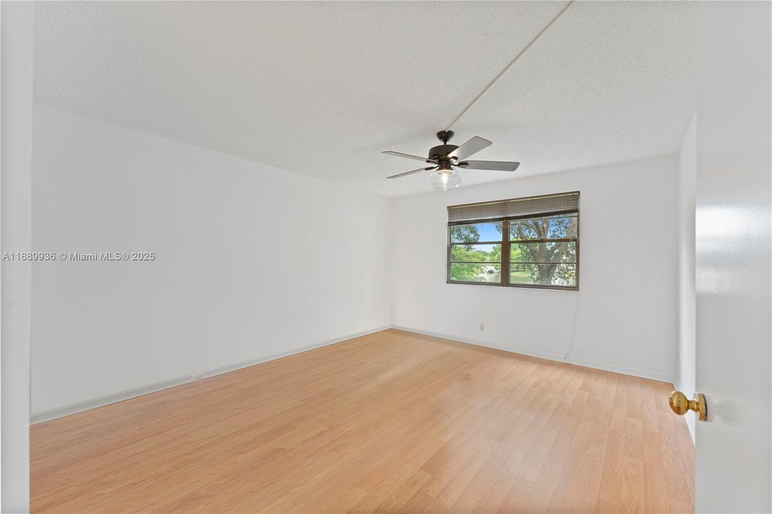 For Rent: $1,950 (2 beds, 2 baths, 1225 Square Feet)