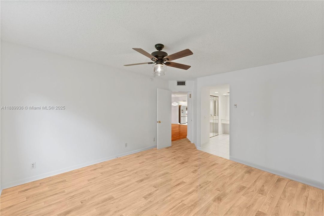 For Rent: $1,950 (2 beds, 2 baths, 1225 Square Feet)