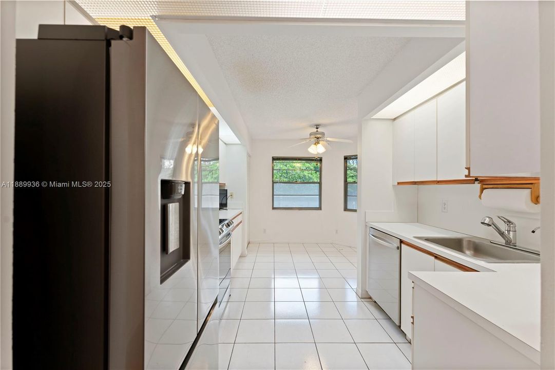 For Rent: $1,950 (2 beds, 2 baths, 1225 Square Feet)