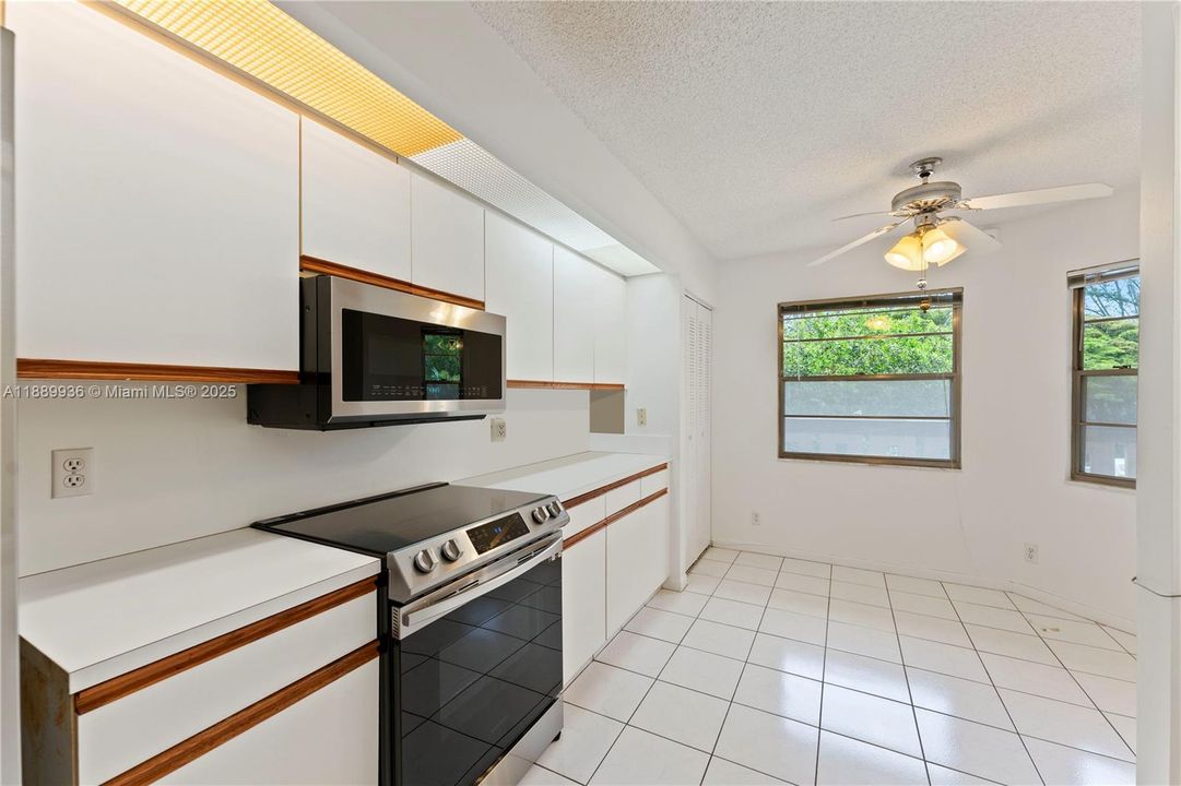 For Rent: $1,950 (2 beds, 2 baths, 1225 Square Feet)