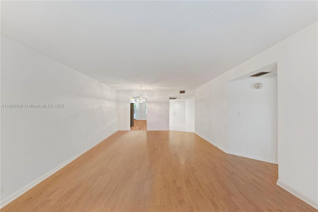 For Rent: $1,950 (2 beds, 2 baths, 1225 Square Feet)