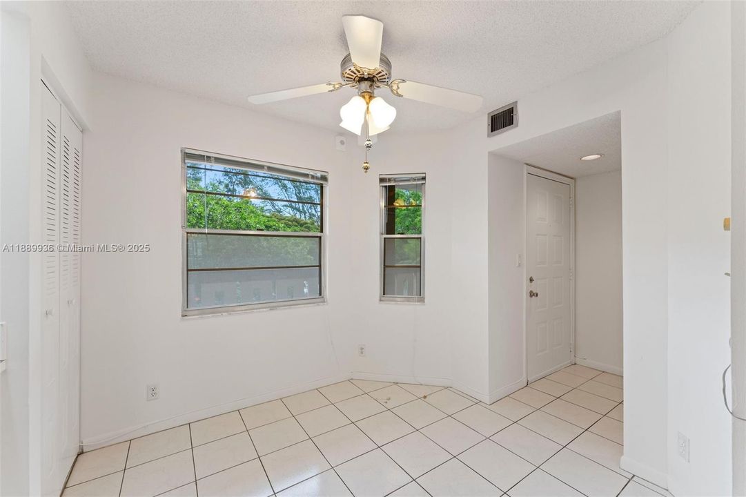 For Rent: $1,950 (2 beds, 2 baths, 1225 Square Feet)