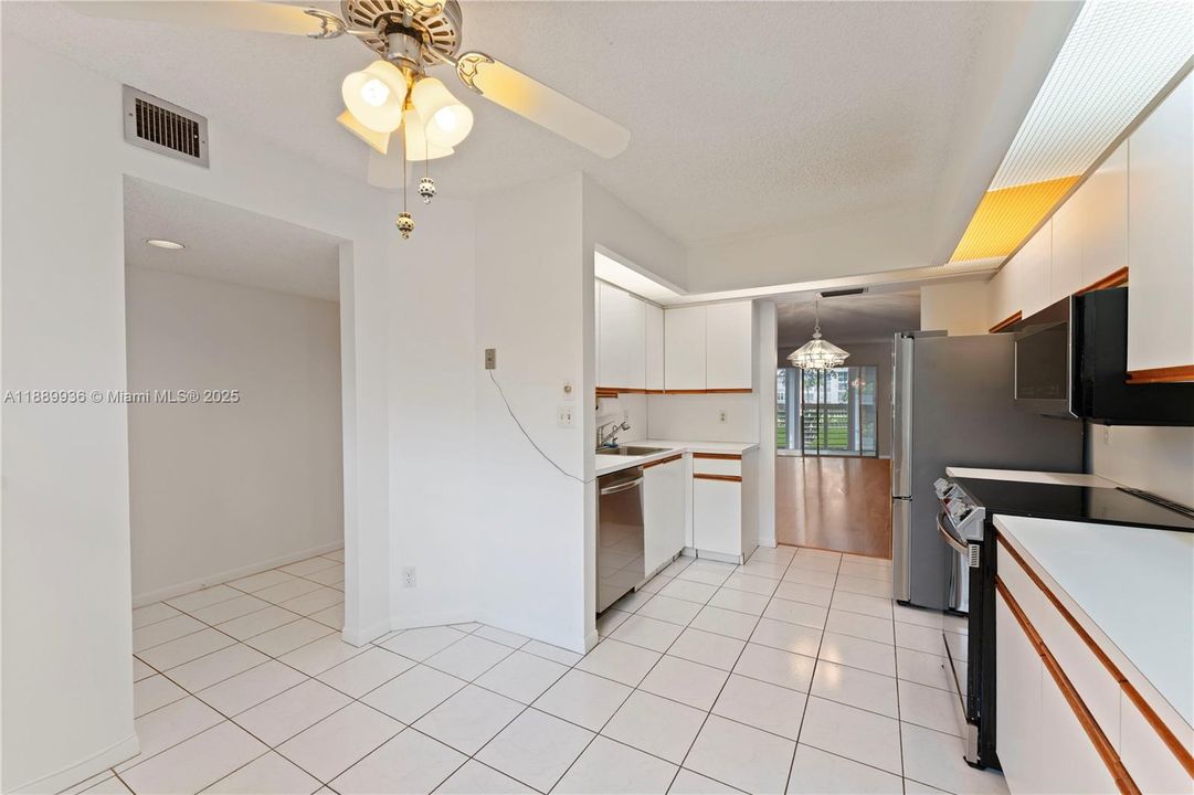 For Rent: $1,950 (2 beds, 2 baths, 1225 Square Feet)