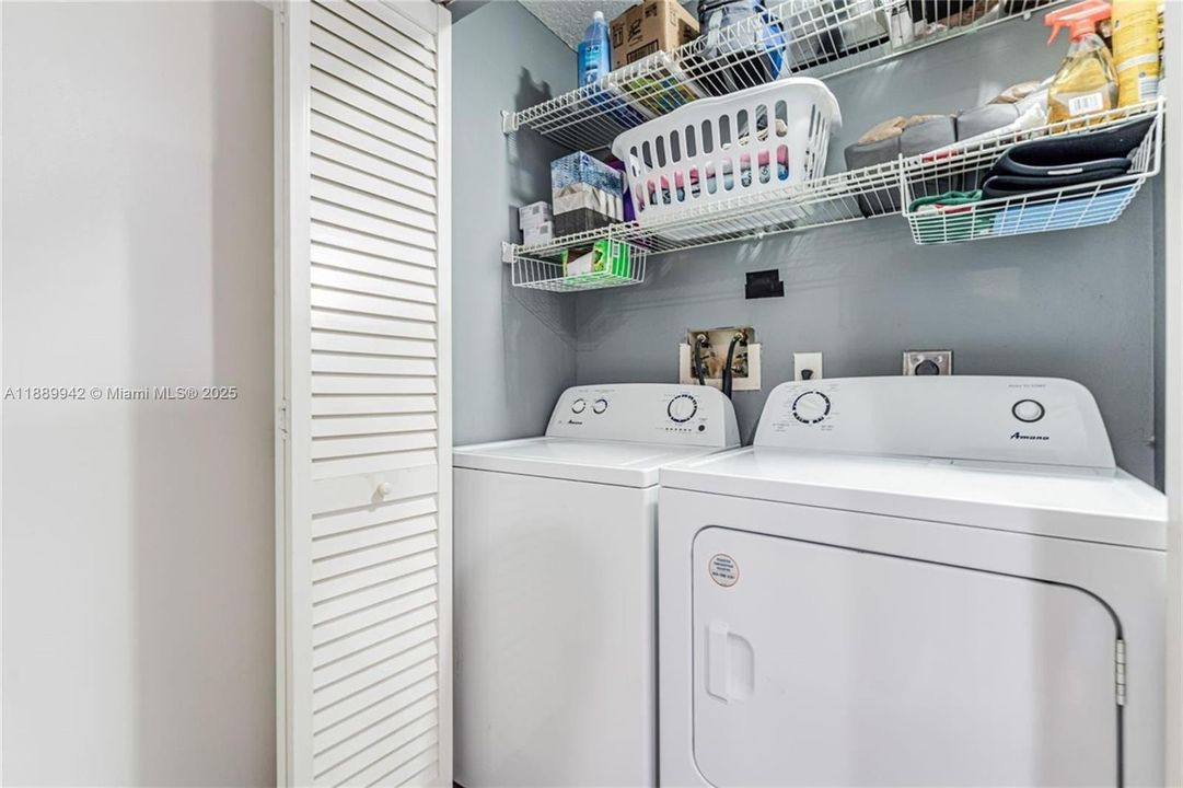 For Sale: $299,900 (2 beds, 2 baths, 1186 Square Feet)