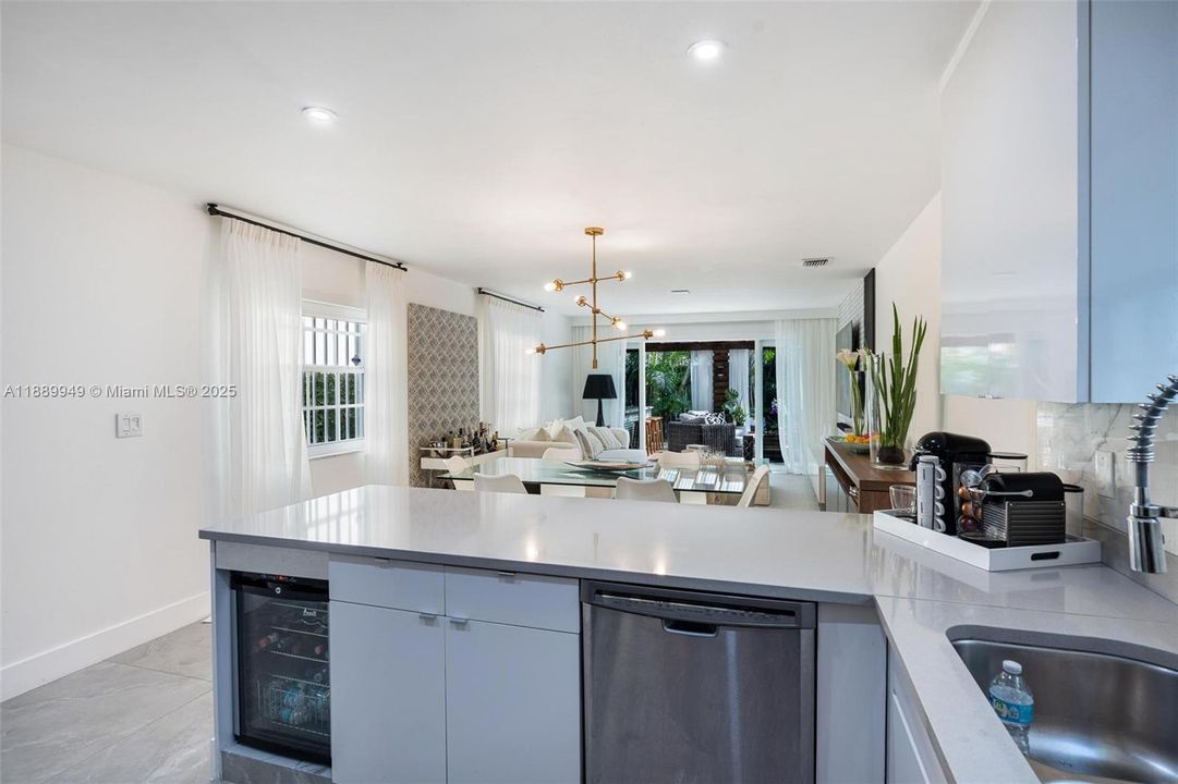 For Sale: $899,000 (3 beds, 2 baths, 1620 Square Feet)