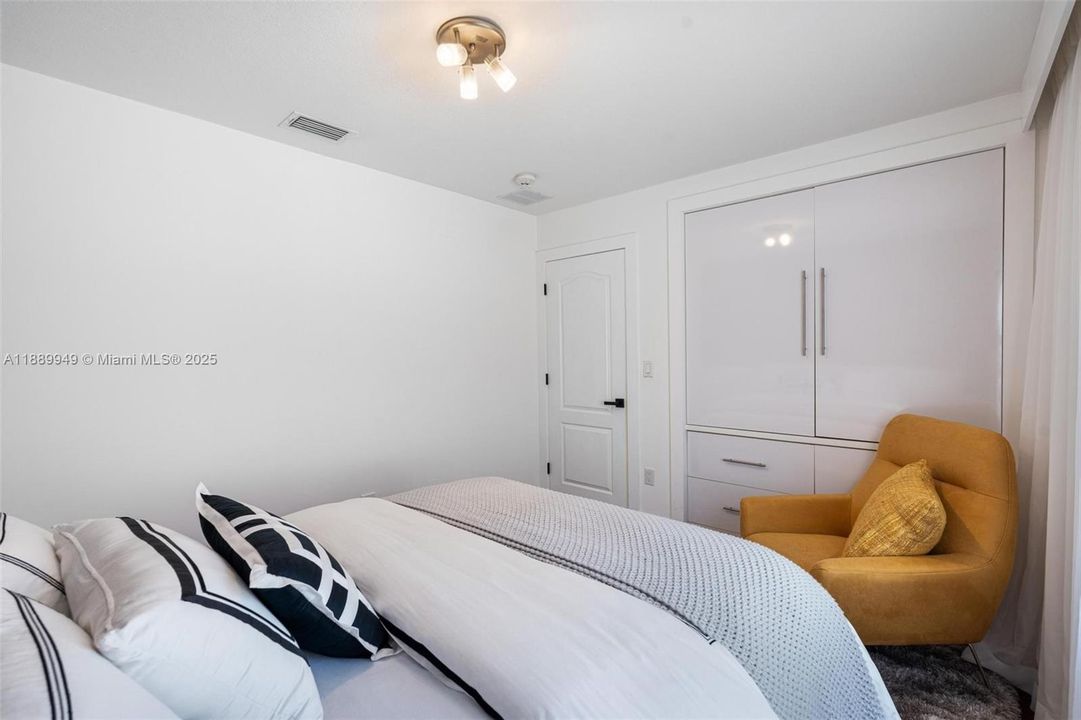 For Sale: $899,000 (3 beds, 2 baths, 1620 Square Feet)