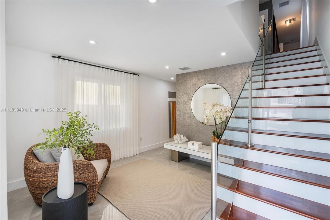 For Sale: $899,000 (3 beds, 2 baths, 1620 Square Feet)