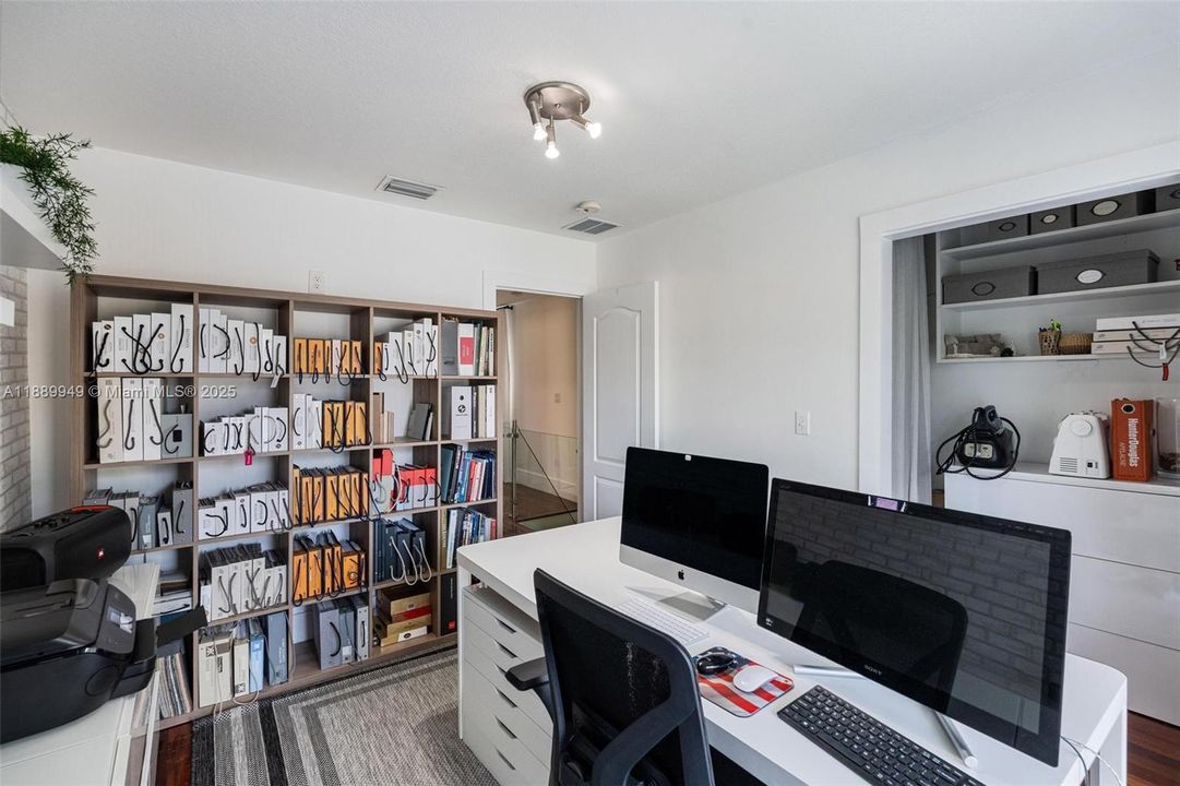 For Sale: $899,000 (3 beds, 2 baths, 1620 Square Feet)