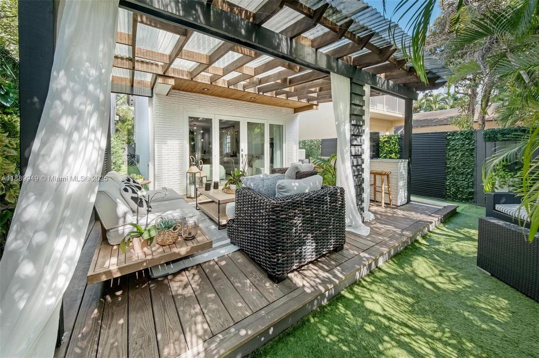 For Sale: $899,000 (3 beds, 2 baths, 1620 Square Feet)