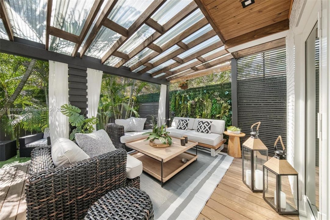 For Sale: $899,000 (3 beds, 2 baths, 1620 Square Feet)