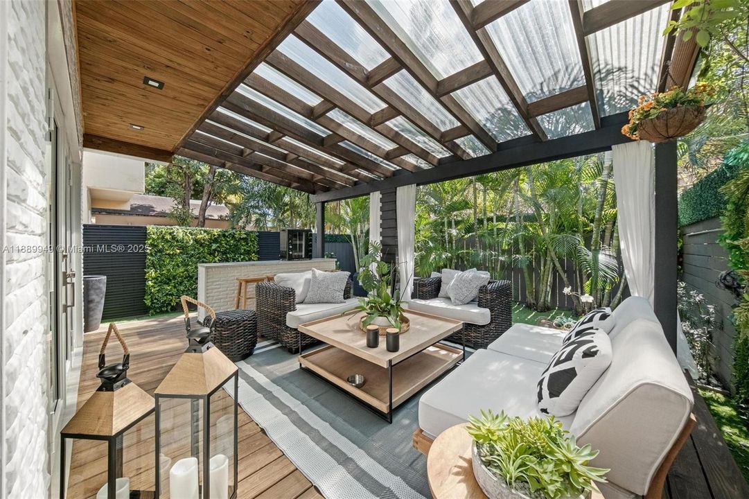 For Sale: $899,000 (3 beds, 2 baths, 1620 Square Feet)