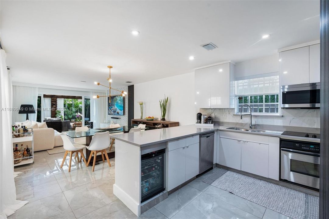 For Sale: $899,000 (3 beds, 2 baths, 1620 Square Feet)