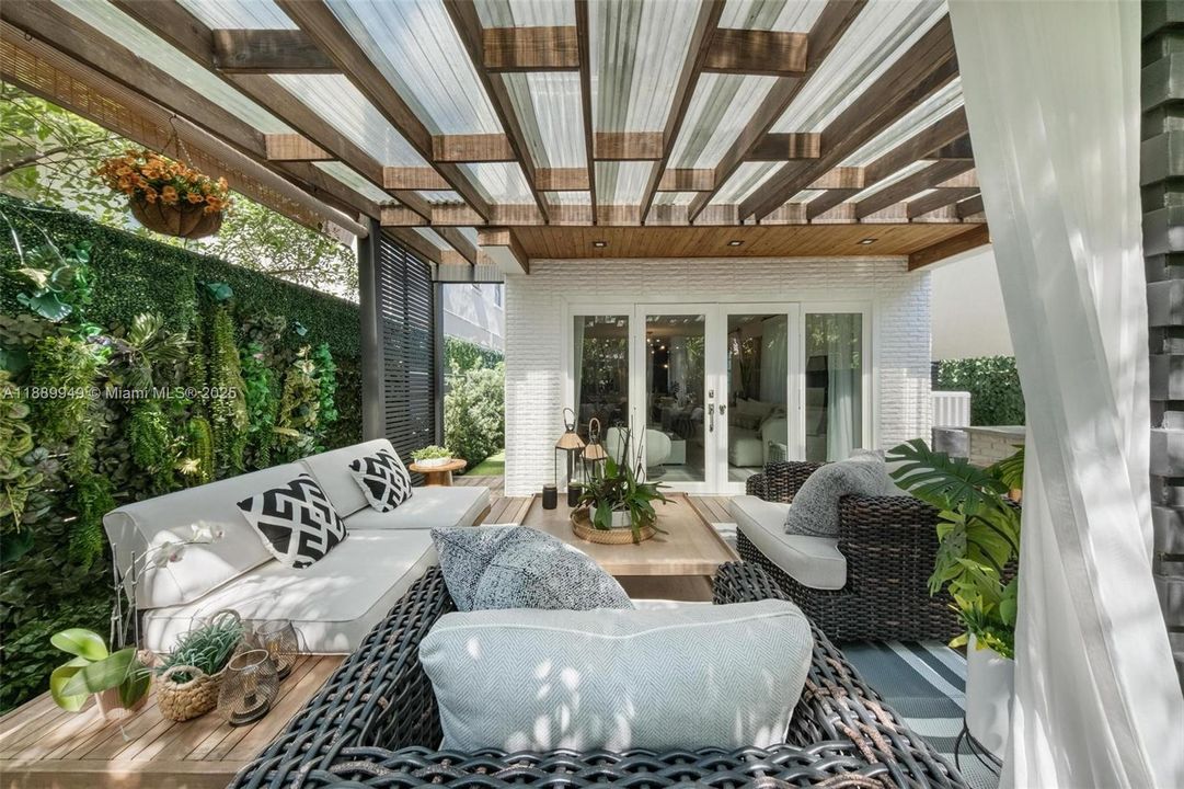 For Sale: $899,000 (3 beds, 2 baths, 1620 Square Feet)