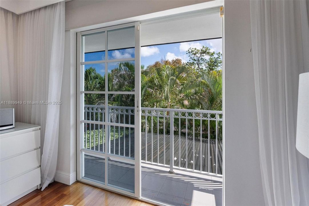 For Sale: $899,000 (3 beds, 2 baths, 1620 Square Feet)