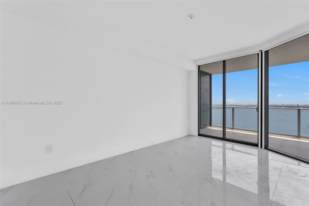 Active With Contract: $8,750 (3 beds, 3 baths, 1542 Square Feet)