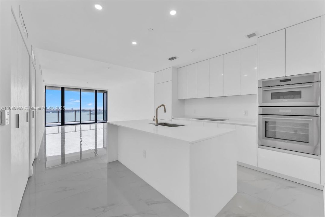 Active With Contract: $8,750 (3 beds, 3 baths, 1542 Square Feet)