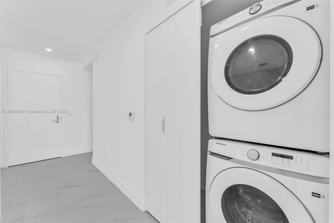 Active With Contract: $8,750 (3 beds, 3 baths, 1542 Square Feet)