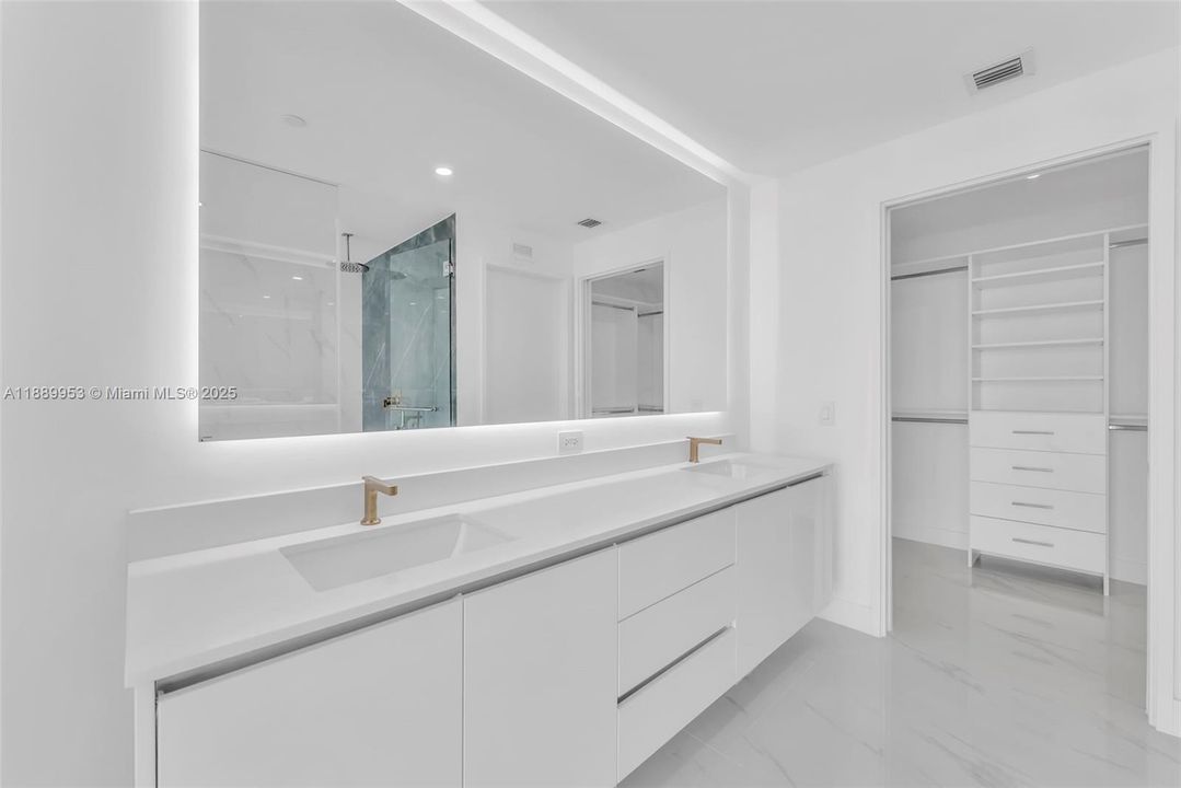 Active With Contract: $8,750 (3 beds, 3 baths, 1542 Square Feet)