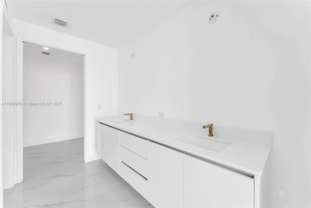 Active With Contract: $8,750 (3 beds, 3 baths, 1542 Square Feet)