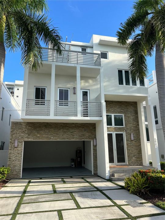 Active With Contract: $1,797,500 (5 beds, 5 baths, 3616 Square Feet)