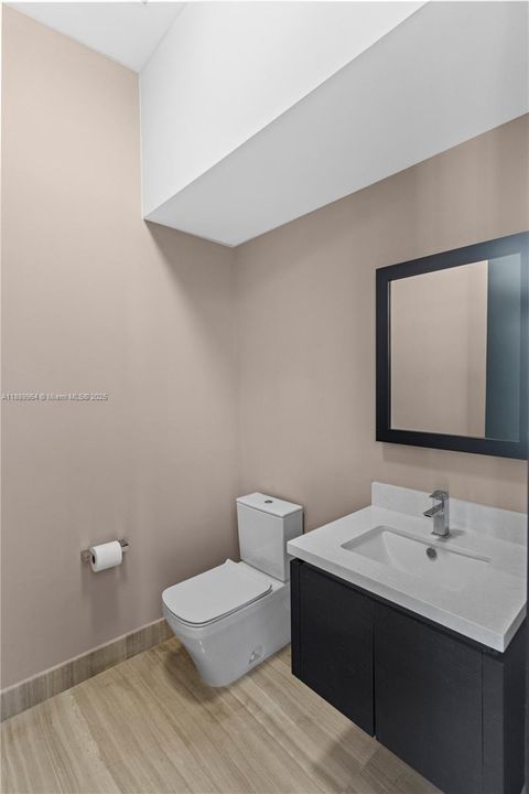 Active With Contract: $1,797,500 (5 beds, 5 baths, 3616 Square Feet)