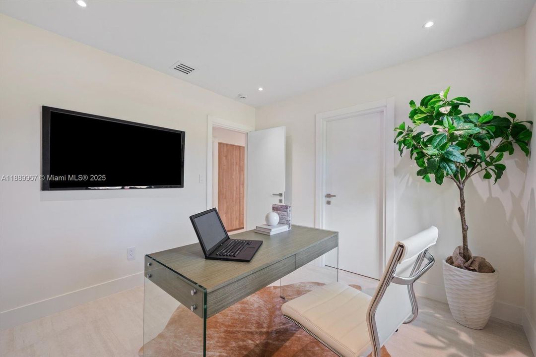 最近售出: $2,150,000 (5 贝兹, 4 浴室, 2652 平方英尺)