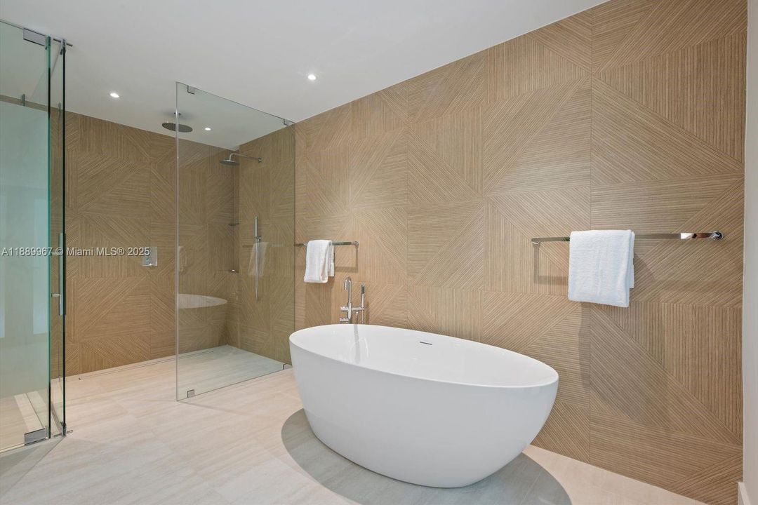 最近售出: $2,150,000 (5 贝兹, 4 浴室, 2652 平方英尺)