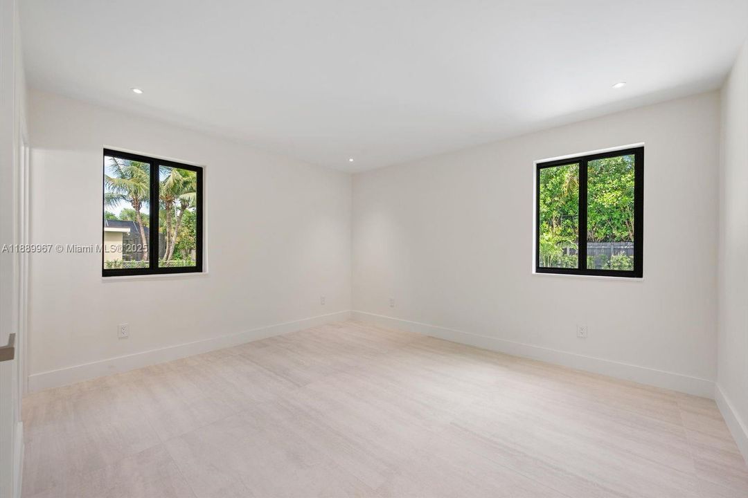 最近售出: $2,150,000 (5 贝兹, 4 浴室, 2652 平方英尺)