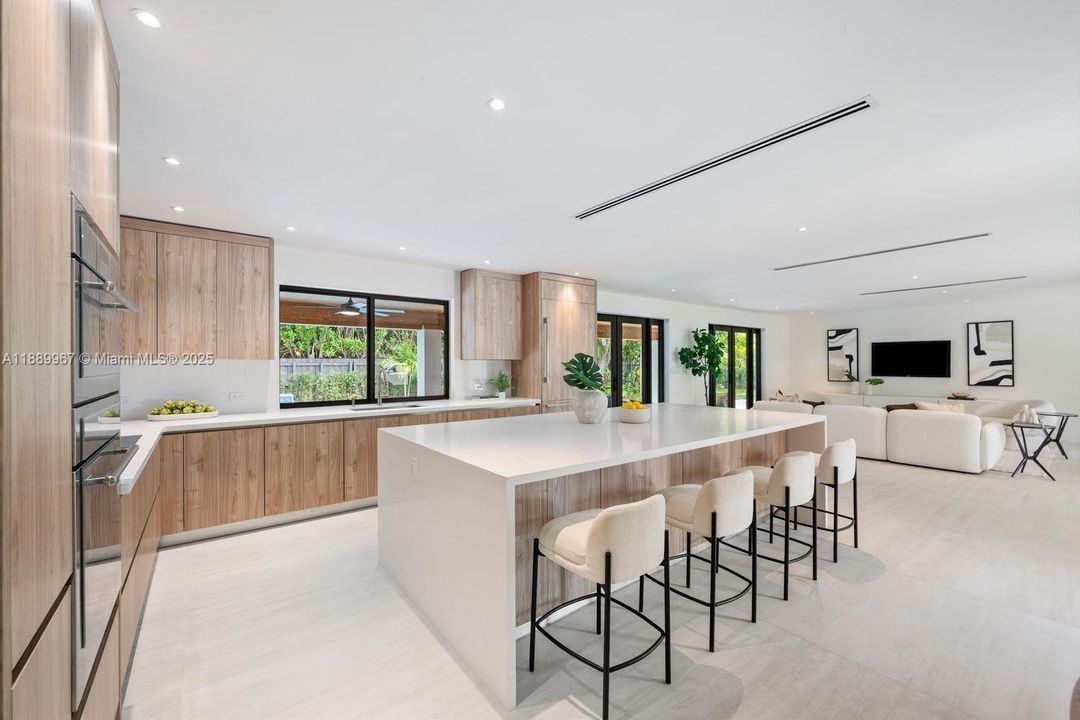 最近售出: $2,150,000 (5 贝兹, 4 浴室, 2652 平方英尺)