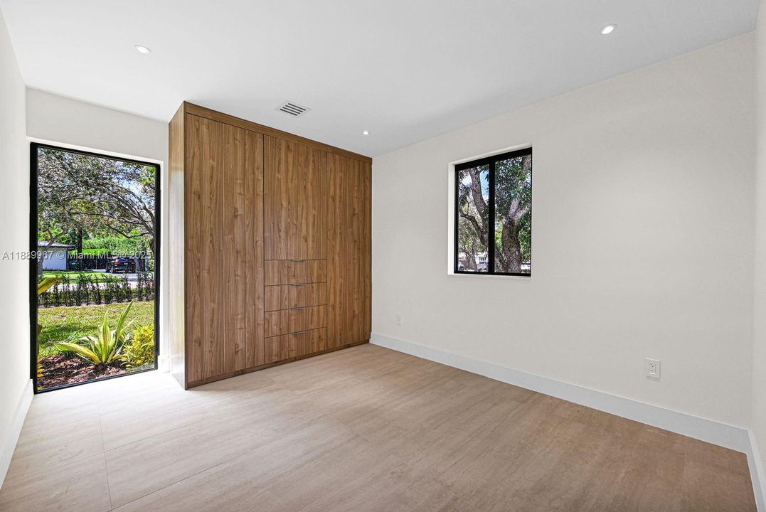 最近售出: $2,150,000 (5 贝兹, 4 浴室, 2652 平方英尺)