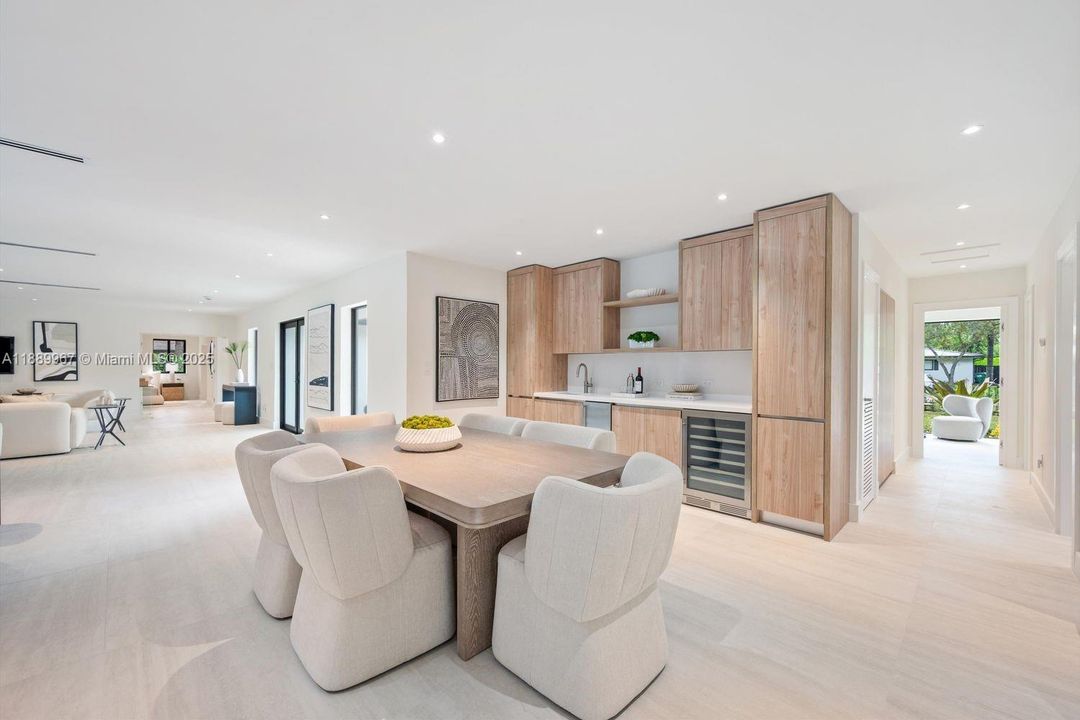 最近售出: $2,150,000 (5 贝兹, 4 浴室, 2652 平方英尺)