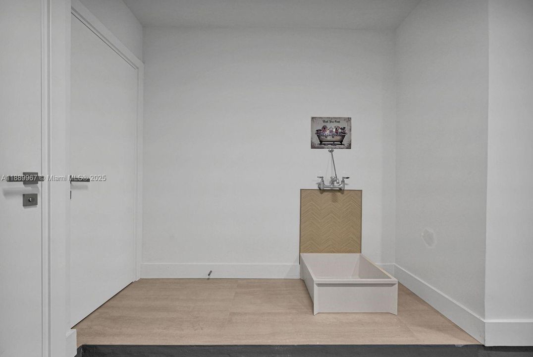 最近售出: $2,150,000 (5 贝兹, 4 浴室, 2652 平方英尺)