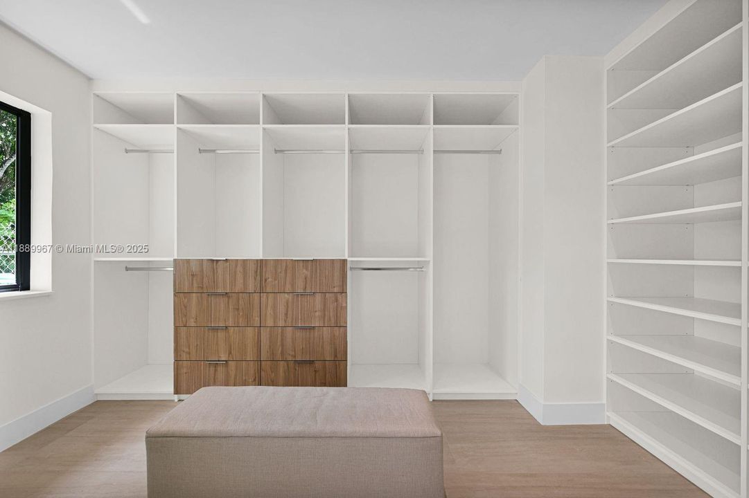 最近售出: $2,150,000 (5 贝兹, 4 浴室, 2652 平方英尺)