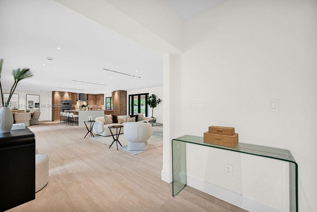 最近售出: $2,150,000 (5 贝兹, 4 浴室, 2652 平方英尺)