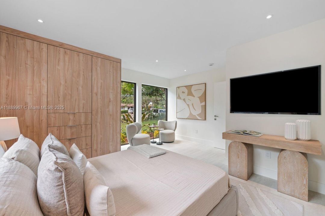 最近售出: $2,150,000 (5 贝兹, 4 浴室, 2652 平方英尺)