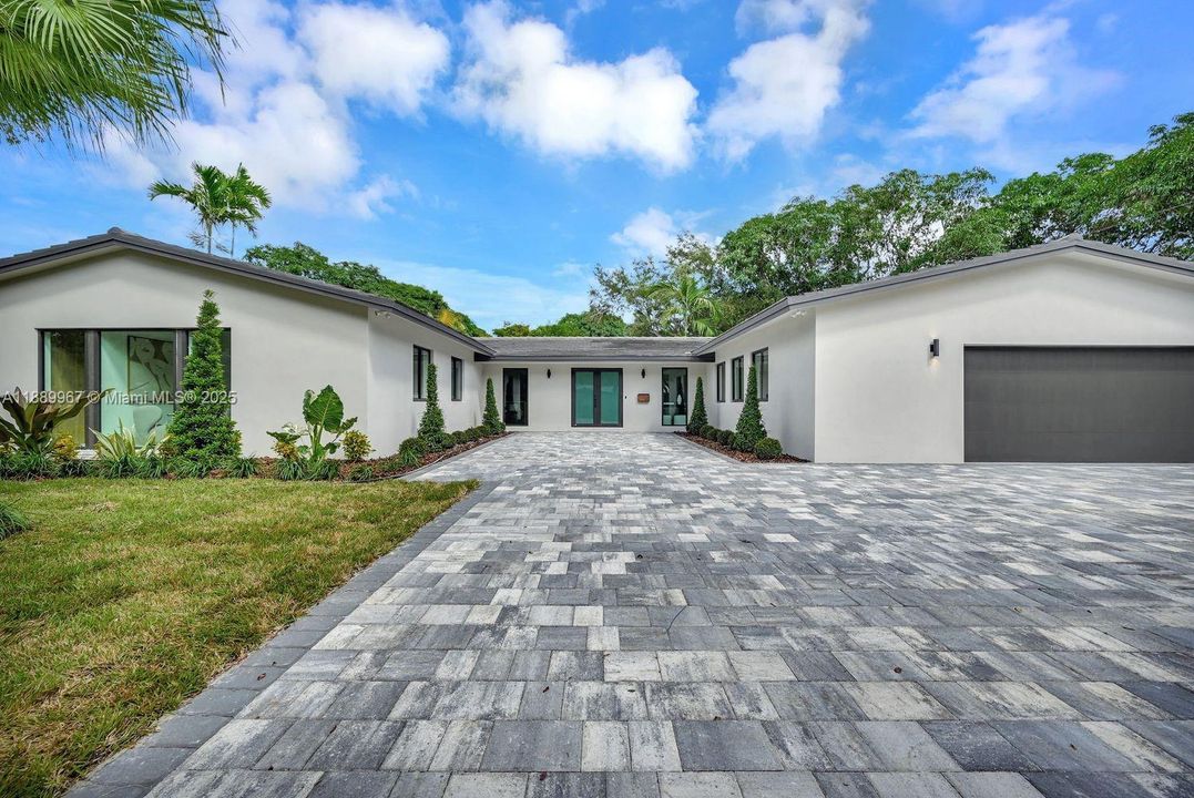 最近售出: $2,150,000 (5 贝兹, 4 浴室, 2652 平方英尺)